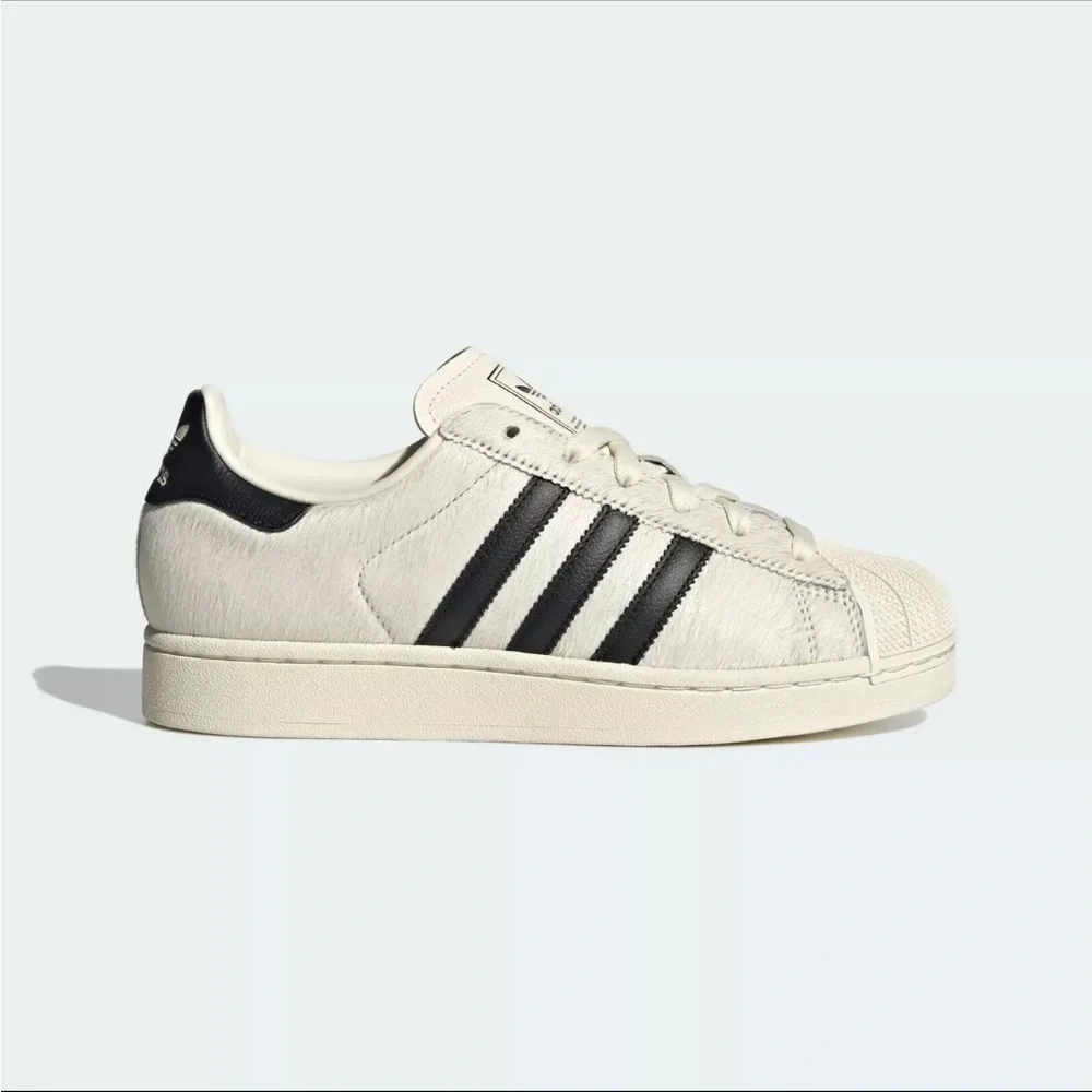 adidas Originals Superstar 2 Ponyhair JQ7418
Off White / Core Black / Off White_5